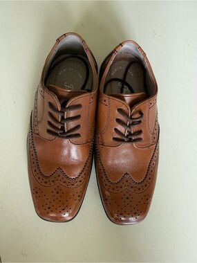Florsheim Boy’s Wing Tip Oxford Dress Shoes, size 13M